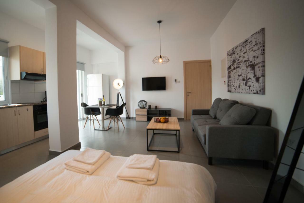 Mcplaces Holiday Apartments Paphos Extérieur photo
